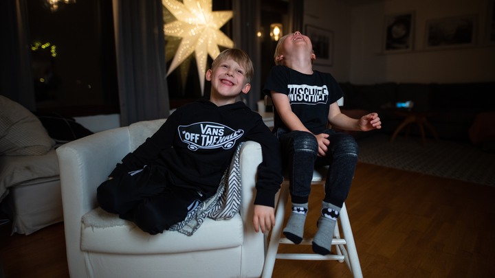 20201124 Alfred och familjen Janliden f&aring;r fira jul hemma i &aring;r. F&ouml;rra &aring;ret firade de jul p&aring; sjukhuset d&aring; sonen Alfred fick cancer, den 24 november 2020Foto: Fredrik Karlsson/SolstaFoto